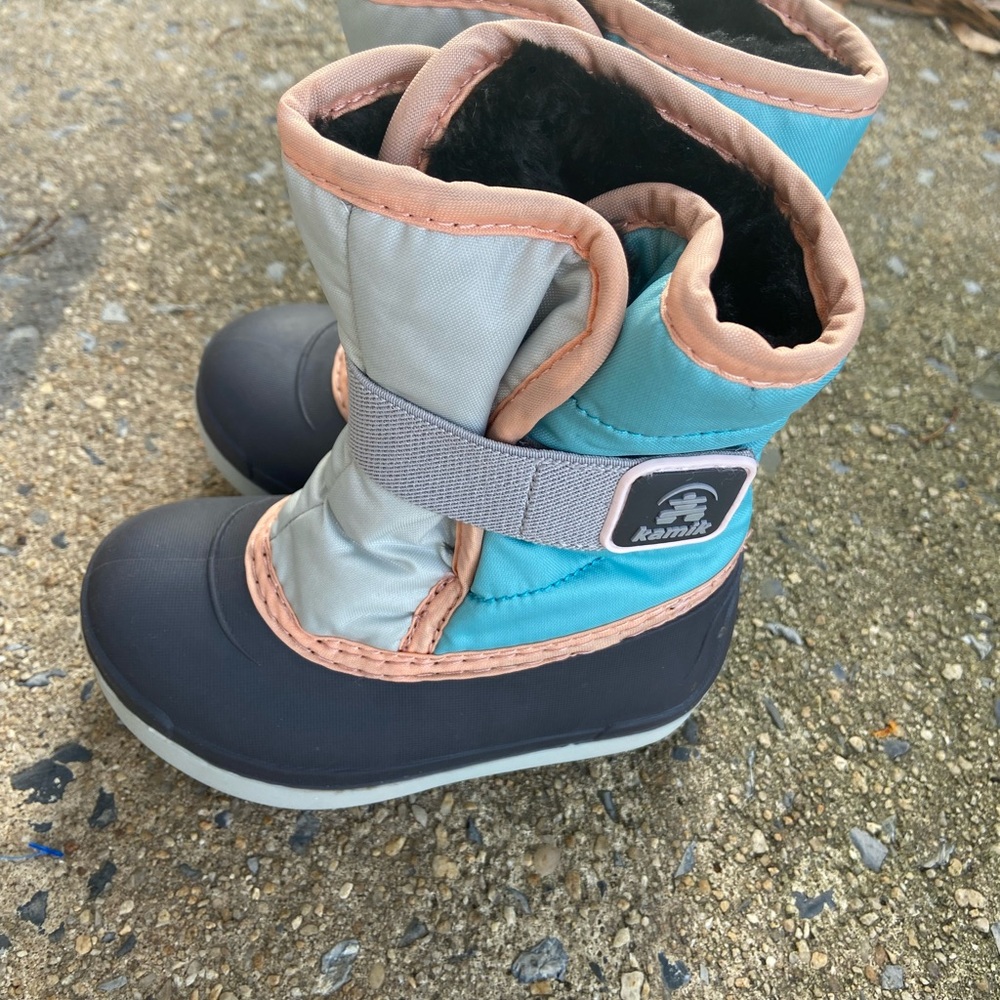 Kamik Kids' Blue and Gray Winter Snow Boots Boy or Girl Size 8 New without tags